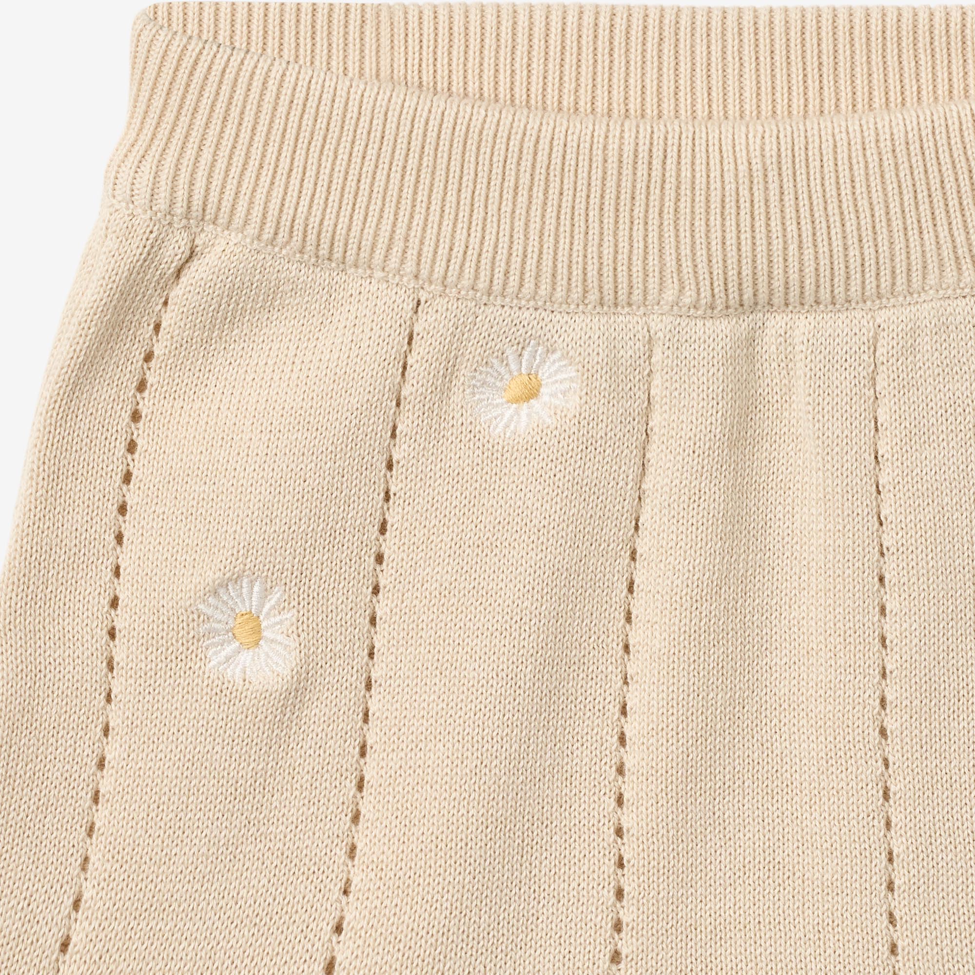 Knitted Shorts Dua - sandshell white flowers - Image 3