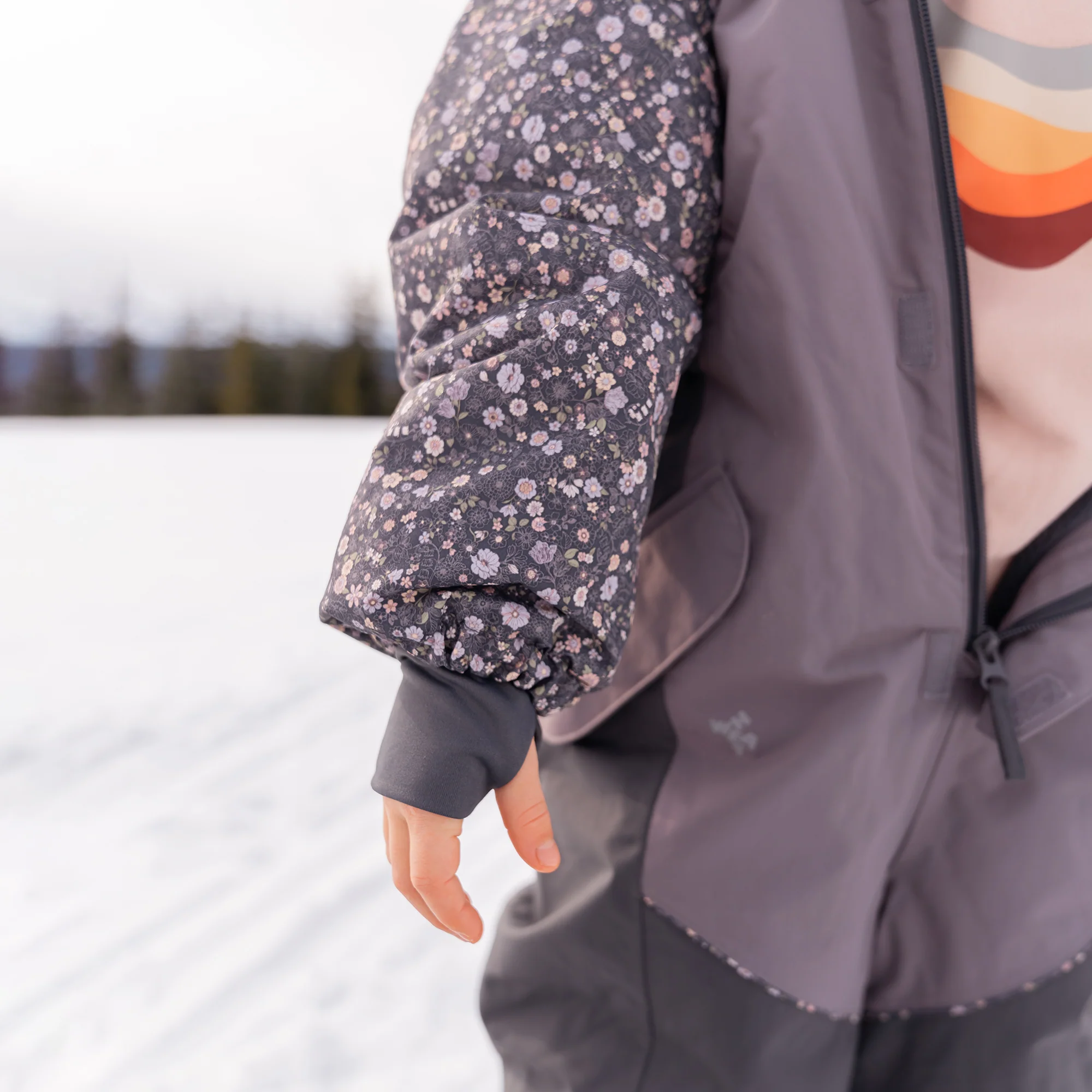 Snowsuit Kallo - black sea open flowers - Image 9